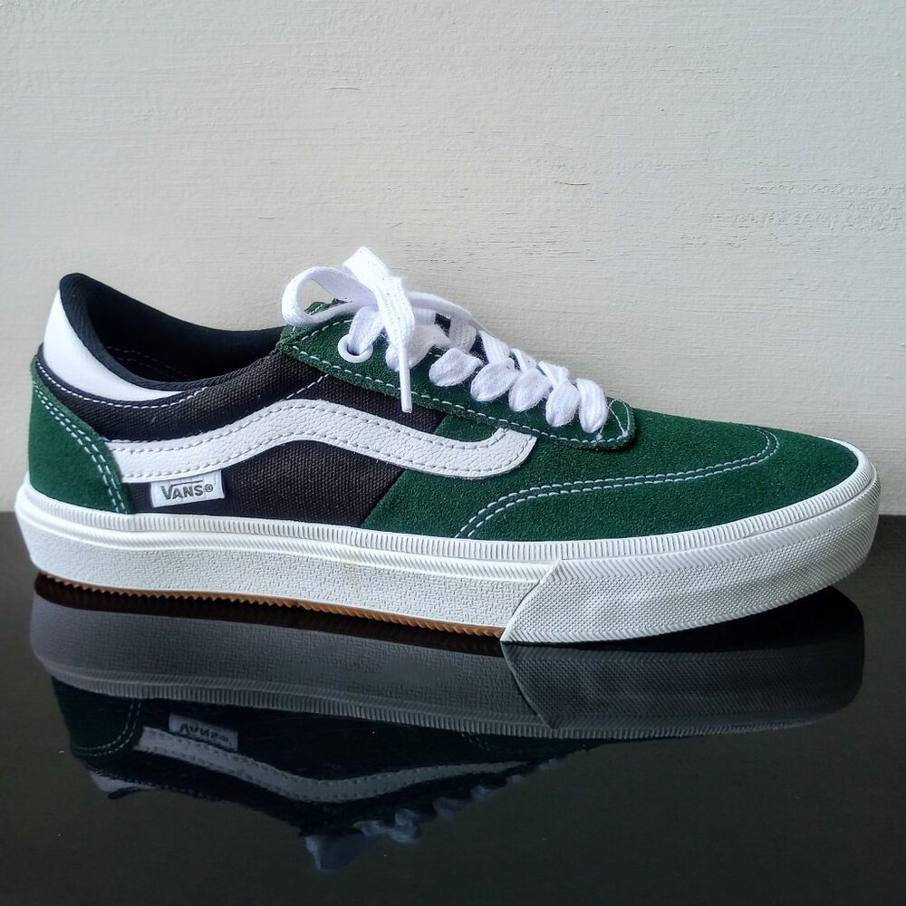 Vans Men Gilbert Crockett Suede/Canvas Sneaker In Sharp Looking Dark Green/White